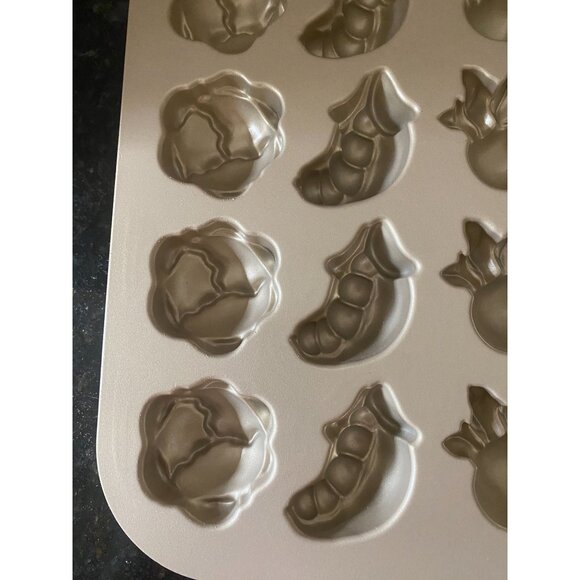 Nordic Ware "Garden Patch Cakelets" Baking Mold- Carrots, Peas, Radishes - Picture 4 of 9